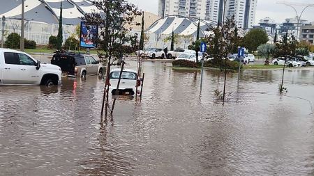 بسبب احوال الطقس : تخليص وانقاذ عالقين من عدة بلدات